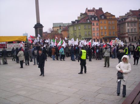 Gathering at Plac Zamkowy, Stary Miasto (Old Town District)